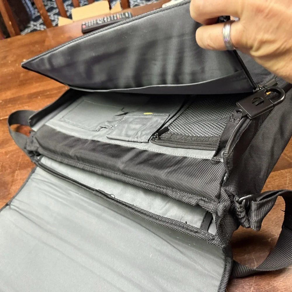 Targus Laptop‎ Bag 12.5x16 Inch Large Laptop Bag With Removable Shoulder Strap